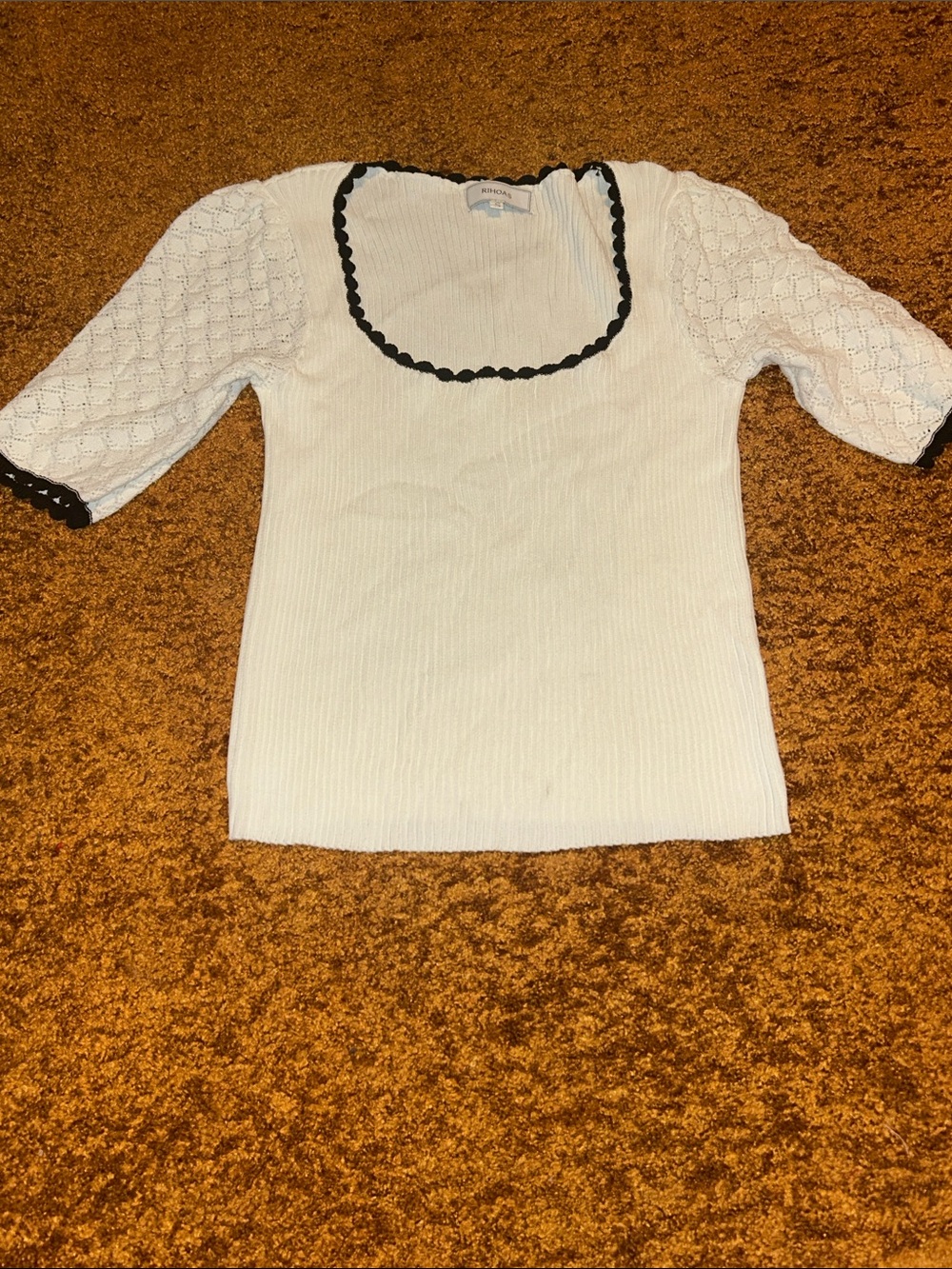 RIHOAS Ivory Knit Top with Black Scallop Trim